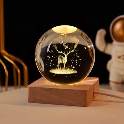 Bolas de cristal de madeira LED alimentadas por USB Luz de bolas de cristal estátuas de artesanato Stand decorações domésticas