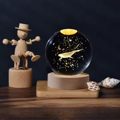 6cm 3D Art Crystal Ball Night Light Birthday Gift Night Light Base de luz de madeira Lâmpada de mesa Decoração
