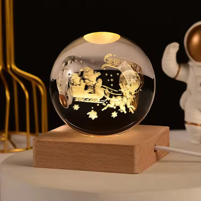 Esfera de cristal 3D gravada a laser com iluminação LED Souvenir de bola de cristal de base de madeira