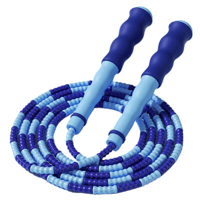 Corda de salto de comprimento ajustável com corda de nylon de contas macias e design de alça ondulado garantindo agarre confortável e exercícios eficazes